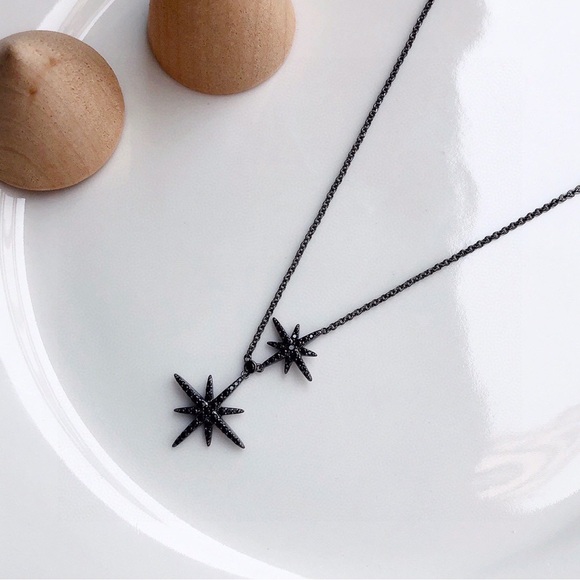 Elegant Black Starburst Necklace - Picture 5 of 6